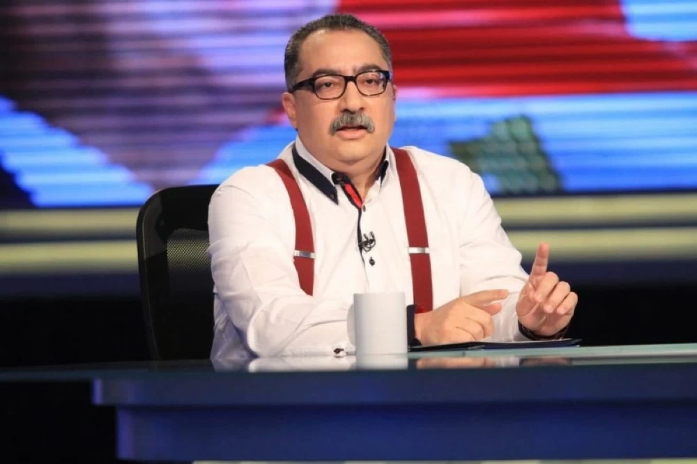 بعد أزمة “الملحد”.. هل صحيح خبر وفاة الإعلامي إبراهيم عيسى؟